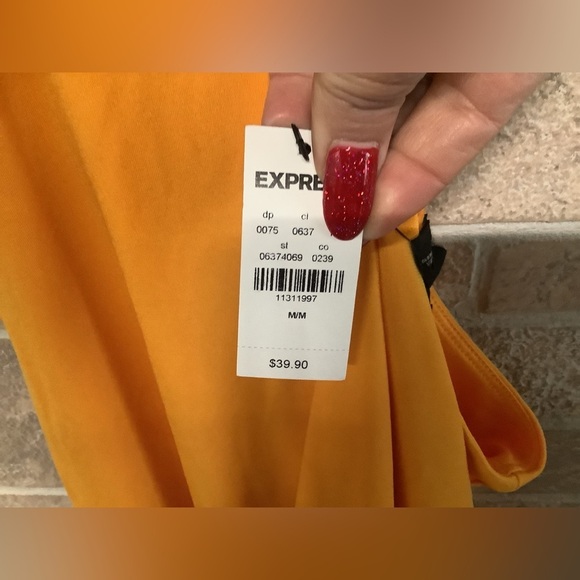 EXPRESS NEW - Sz M - soft & flowy top - ballon waist - flatters midsection - Picture 3 of 7